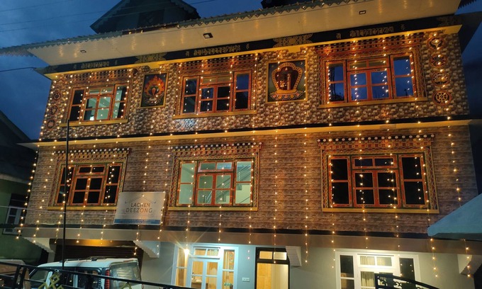 Soshing Hotel | Rufina Lachen Deezong