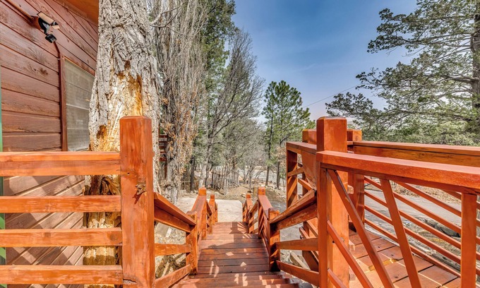 Ruidoso Cottage | Ruidoso Cabin w/Deck ~ 1 Mi to Midtown!