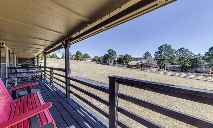 Ruidoso Apartment | Ruidoso Condo w/Golf View ~ 17 Mi to Ski Apache!