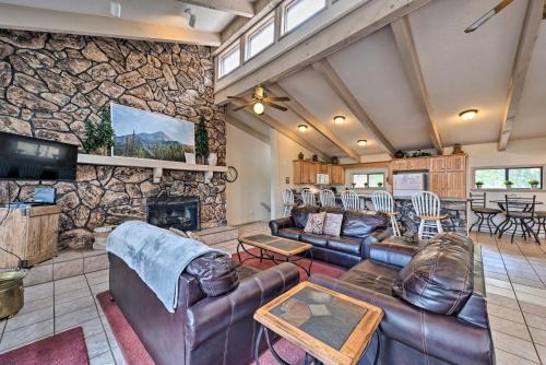 Ruidoso House | Ruidoso Home with Private Wet Bar and Pool Table