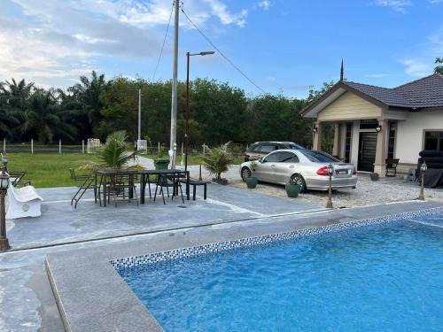 Sungai Baru Tengah Villa | Rumah Armand 3 Bedroom with Swimming Pool Pengkalan Balak Tg Bidara Masjid Tanah Melaka