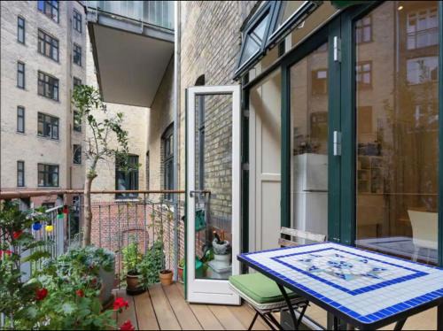 København V Apartment | Rummelig Københavnerlejlighed