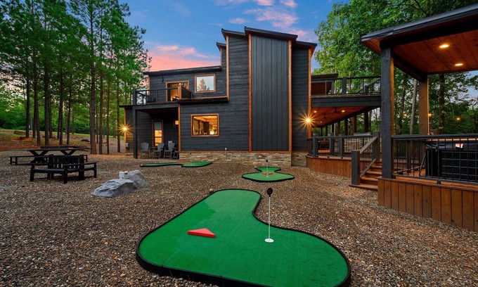 Broken Bow Cabin | Runaway Streams - Game Room, Mini Golf, Creekside, EV Outlet