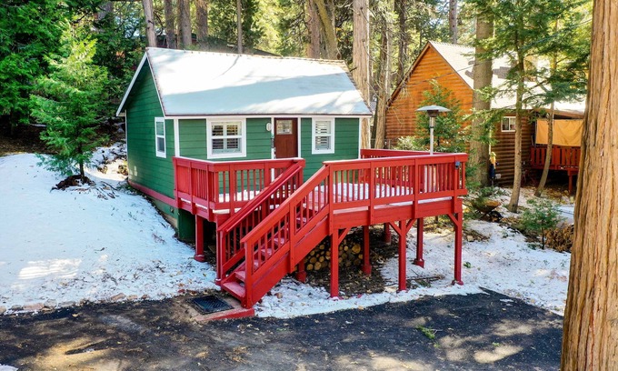 Running Springs Cabin | Running Springs Cabin w/Deck + Forest Views
