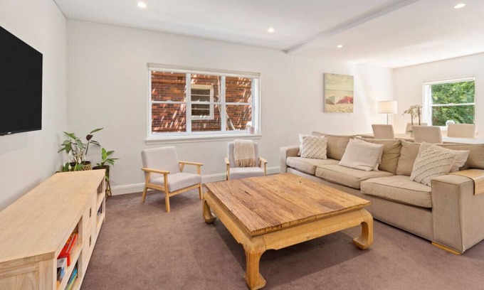 Bellevue Hill Apartment | Runnymede - Charming Ground Floor Home