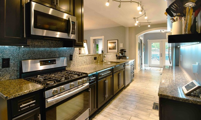 Downtown Apartment | Rupp Arena, UK Campus, and Woodland Park!