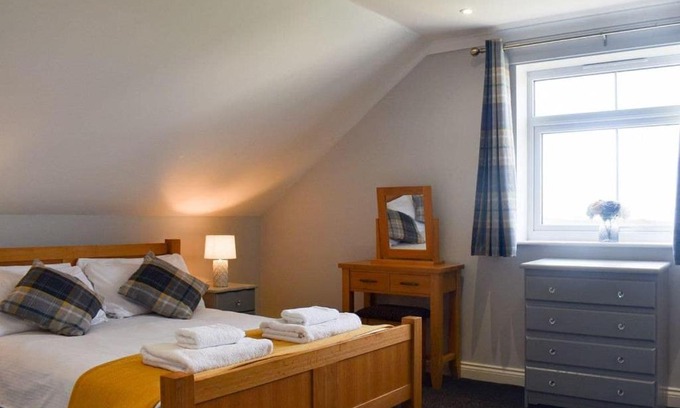 Newport Apartment | Rural 3 Bedroom house, Newport - The Lifeboat
