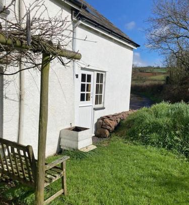 Bradninch Apartment | Rural Devon retreat in stunning Exe Valley.