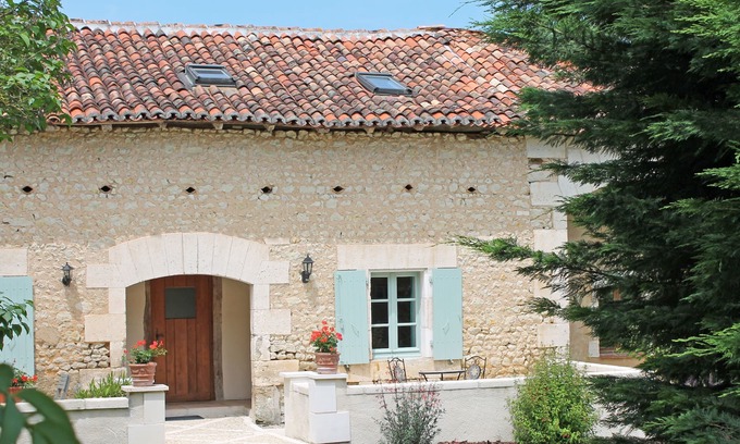 Nabinaud Apartment | Rural French Family Holiday Hamlet - Heated Pools, Golf, Tennis, Creche, 10 mins to beach!