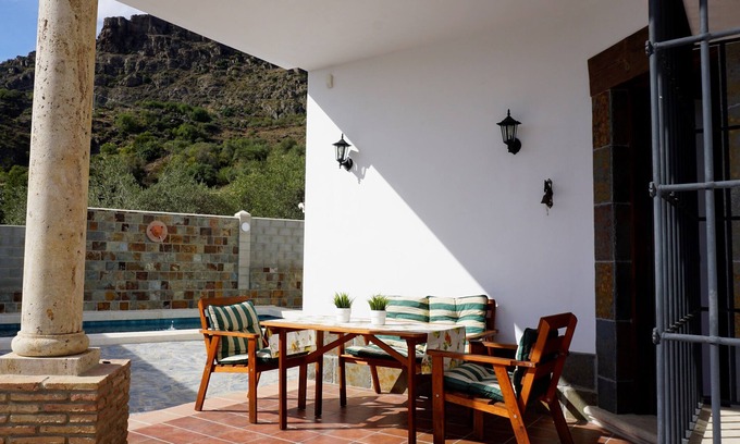 Alora House | Rural House The Promise
