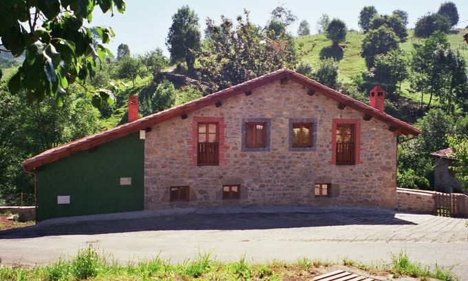 Bobia de Abajo Cottage | Rural house with garden, for 8 people in Onís, Asturias