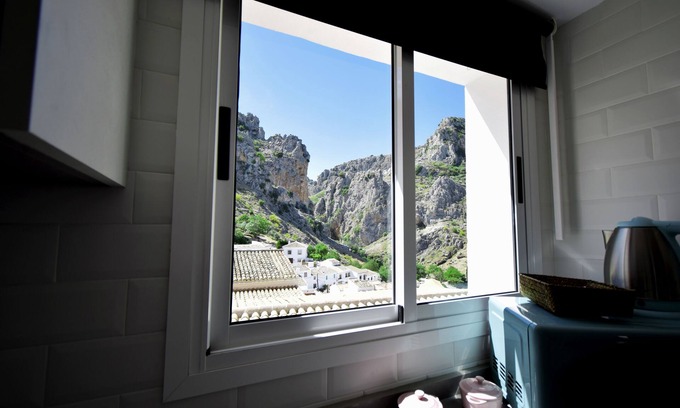 Zuheros Cottage | Rural house with views of the Cañón del Bailón and in the centre of Zuheros.