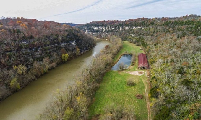 Nicholasville House | Rural Kentucky River Palisades Cabin/Past Distilry