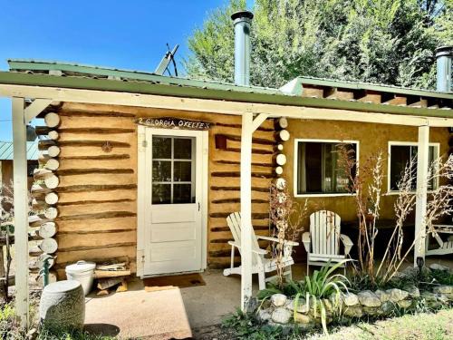 San Cristobal House | Rural Log Cabin Rental for Couples near Taos Ski Valley