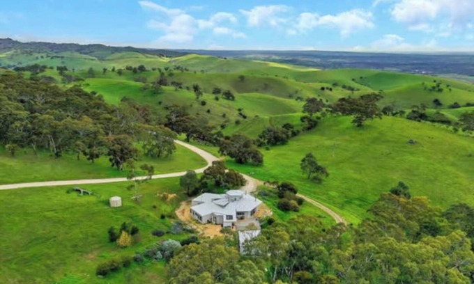 Krondorf House | Rural retreat | 5 min to wineries/10 min to town