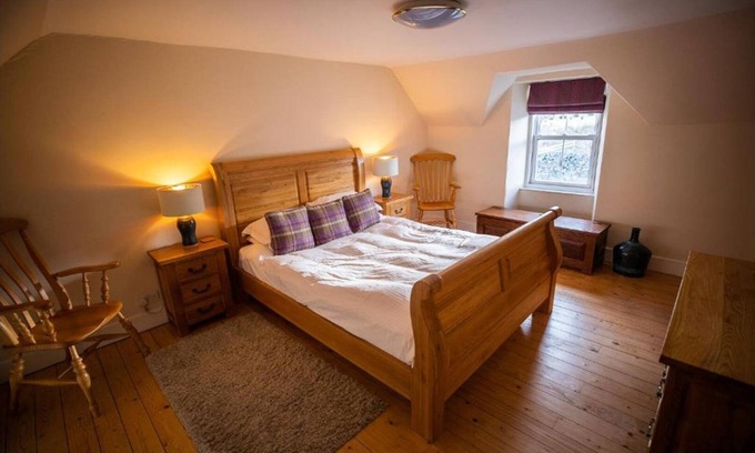 Aberfeldy Cottage | Rural retreat with 3 double bedrooms. Access via 1 mile of bumpy farm track.