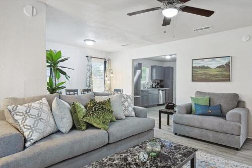 Azle House | Rural Serenity x Cozy Comfort - 3-BD 1-BA w Yard