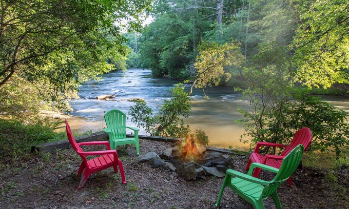 Ellijay Cabin | Rushing River Lodge - Fish, Tubing, Dog Friendly