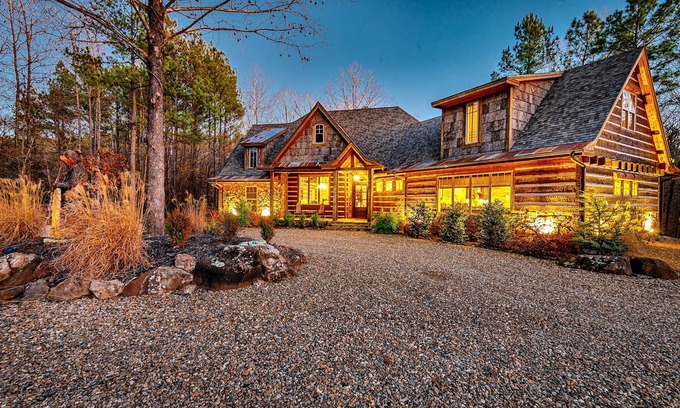 Broken Bow Cabin | Rust Bucket has ALL THE THINGS! one-of-a-kind, rustic-luxe cabin- Sleeps 18!
