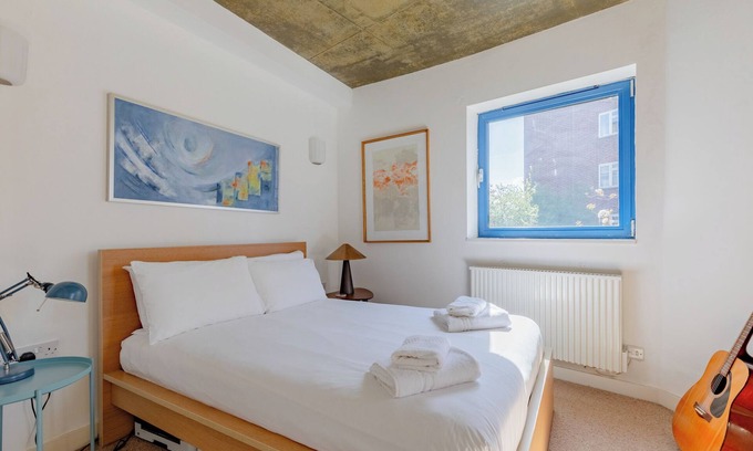 Haggerston Apartment | Rustic 1BD Flat by Regents Canal, Heart of Hackney