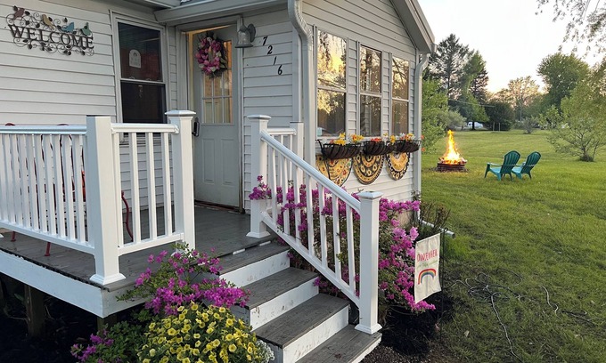 Lexington Cottage | Rustic 2 BR, 1 Bath Cottage With Private Association Beach Access To Lake Huron