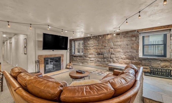 Downtown Park City Condo | Rustic 2BR Steps from Main St!