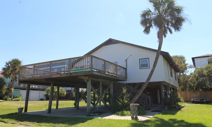 Folly Beach House | Rustic Beach Cabin~ G.O.s Getaway