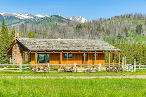 Sublette County House | Rustic Bondurant Cabin Fish, Hike, and Bike!