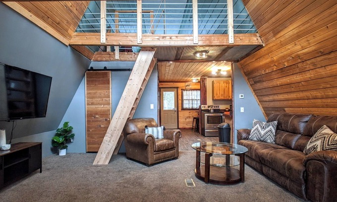 Mesick House | Rustic Cabin Centrally located for the Outdoor Adventurer