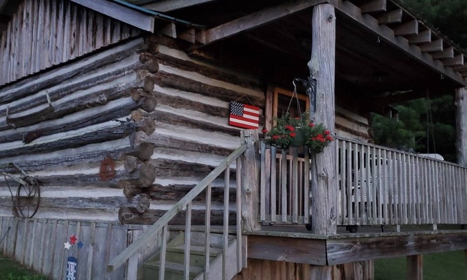 Old Town Cabin | Rustic cabin in peaceful Galax with WiFi, AC