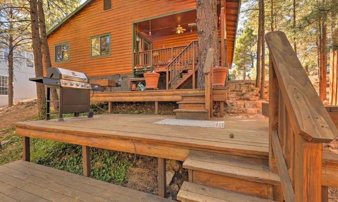 Ponderosa Trails House | Rustic Cabin with Deck about 4 Mi to Old Town Flagstaff!