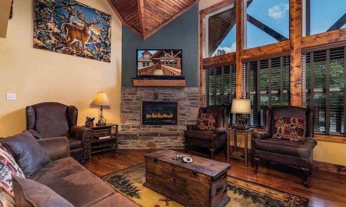 Reeds Spring Cabin | RUSTIC CABIN with 7 Master Suites! By Pool!