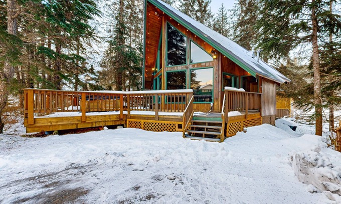 Alyeska Ski Chalet | Rustic chalet w/private hot tub & sauna, views, near the slopes