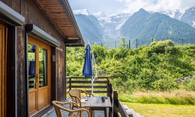 Les Bossons Ski Chalet | Rustic chalet with garden in Chamonix