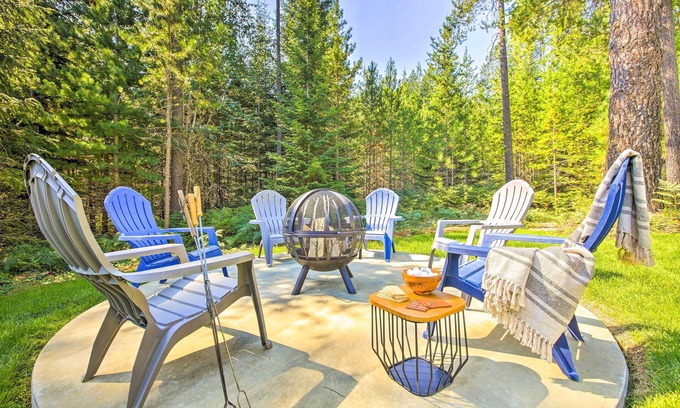 Sandpoint Cabin | Rustic-Chic Woodland Hideaway w/Hot Tub!