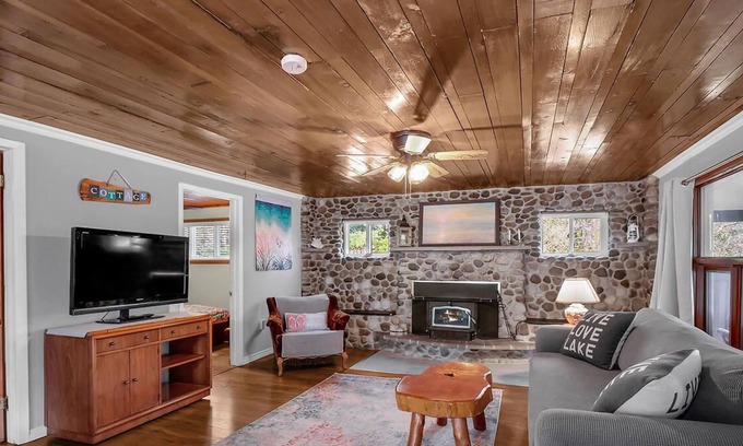 Port Franks Cottage | Rustic & Cozy Cottage - Just a 4 Min. Drive to the Beach!