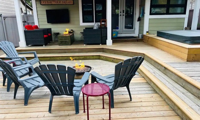 Cultus Lake Cabin | Rustic Cultus Lake 3 Bedroom + Loft Family Cabin!