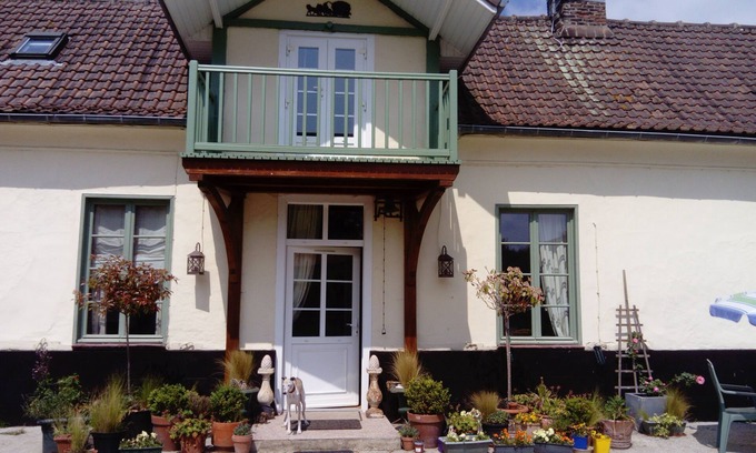 Buire-le-Sec House | Rustic farmhouse in the center of the village.