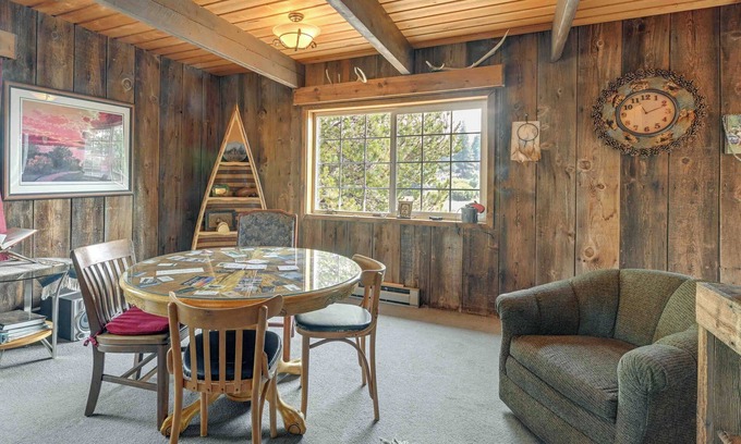Chiloquin Cottage | Rustic Home w/Deck & Grills on Williamson River!