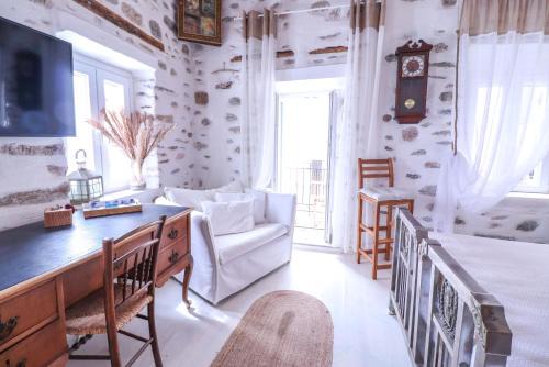 Ano Siros House | Rustic house in Ano Syros