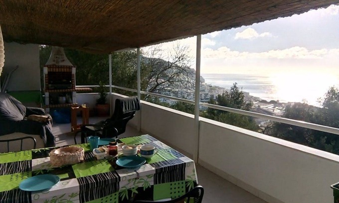 Sesimbra House | Rustic house, sea view, 6 people, terrace with barbecue.