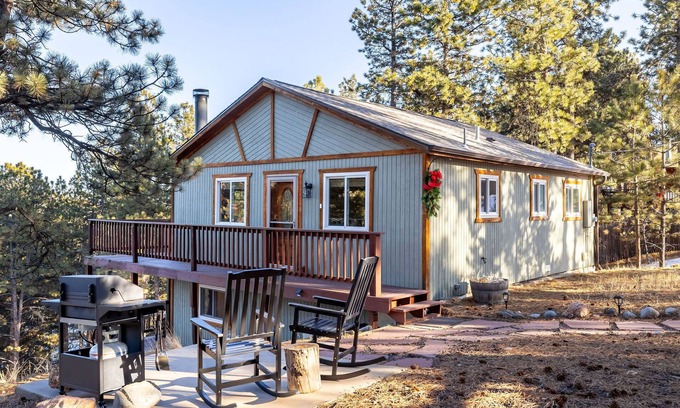 Bailey Cabin | Rustic-luxury cabin with fireplace, deck views & wildlife watching