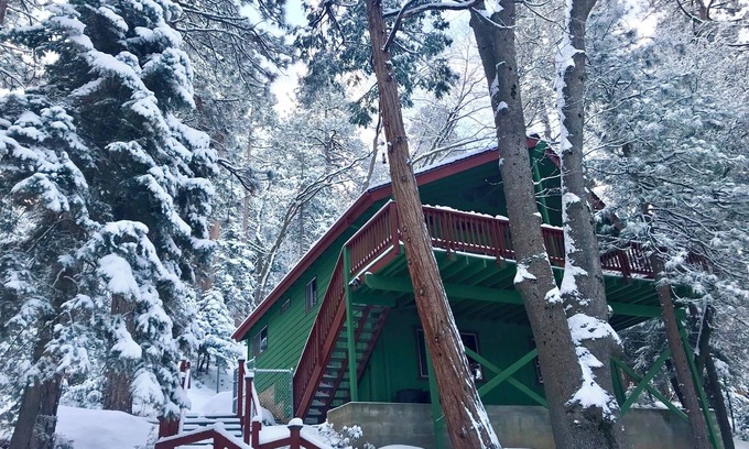 Idyllwild Cabin | Rustic, Modern Designed Cabin! Privacy, Hot Tub, Pool Table, Serenity.