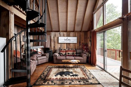 Paw Paw House | Rustic-Modern Chalet w/Fire Pit, Deck & Views in Slanesville, WV