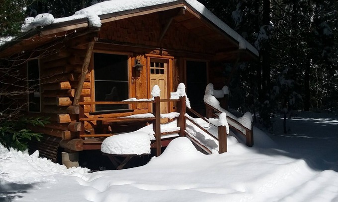 Nevada City Cabin | Rustic mountain retreat - escape to a hand-built cabin in the woods