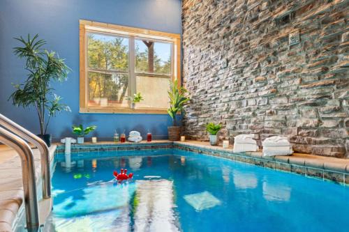 Sevierville Ski Chalet | Rustic Mountain Retreat by Ghosal Luxury Lodging