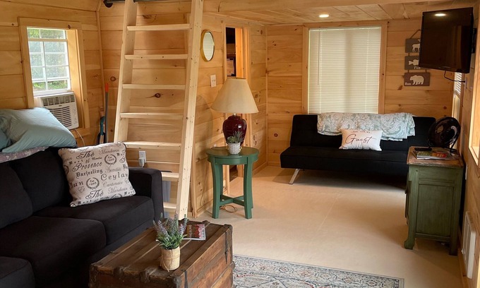 Buckfield Cabin | Rustic Mountain View Cabin
