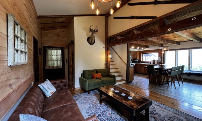 Florence Cottage | Rustic Mountain View Cottage
