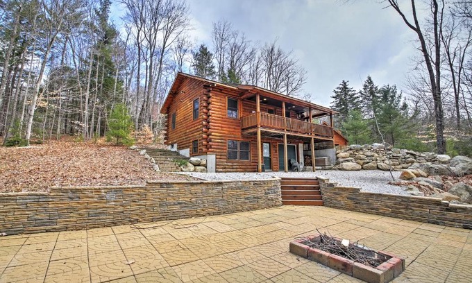 North Conway House | Rustic North Conway Cabin Less Than 3 Mi to Cranmore Mtn!