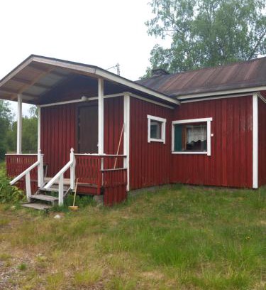 Inari Apartment | Rustic Old Lakeside Cottage at Sevettijärvi